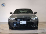 BMW代表的な特徴のキドニーグリル。BMWのすべてのモデルに採用され、BMWらしさを強調しております。