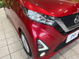 【LEDヘッドライト】悪天候や夜間走行時も良好な視界を確保し安心して運転できる高輝度LEDヘッドライトを装備!点灯速度が早く、消費電力も抑えられています。
