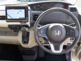運転席から各種ボタンの操作がしやすいように設計されたデザイン。ドライブなでもスマートに操作ができます♪