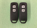 アクセサリーソケットはUSBのアダプターなどをつければ、スマホの充電にも使えます。周辺には物が置けるボックスがついています。