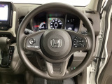 ハンドルにHondaセンシング系のクルーズコントロールやレーンキープアシストなどのスイッチと、オーディオの操作スイッチが装備されています。ハンドルから手を離さず安全に操作できます。
