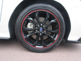 右前 18インチアルミホイール タイヤサイズは、225/45R18です。「*ホイールロックナットは展示用です」