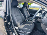 運転席のシートはホールド性に優れ疲れませんよ!