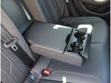 Audi正規ディーラーが高品質をお約束。高度な訓練・教育を受けたAudi専任メカニックが、100項目にもおよぶ精密な点検を実施。すべてクリアしたAudi車だけ、あなたのお手元に届けられるのです