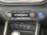 オートエアコンで暑い夏も寒い冬も快適な車内で運転出来ます。運転席・助手席シートヒーター付。冬場でも心地良く運転出来ます。プッシュボタンで楽々エンジンスタート。