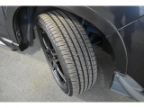 タイヤサイズは225/55R18です