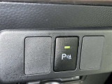 コーナーセンサーを車の前後に装備。障害物までの距離に応じて警告音を変えてお知らせ。縦列駐車時や駐車場・車庫などでの取り回しをサポートします。詳細は販売店スタッフまでおたずねください。
