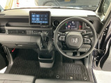 【前方視界】開放的な前方視界!運転がしやすく疲れにくいです♪窓が大きく、見通しがとっても良いおクルマですよ♪