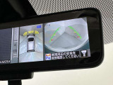 ルームミラーにクリヤーなカメラ映像で後方視界サポート!車両周囲安全確認にも役立つ、アラウンドビューモニター映像 スマート・ルームミラー装備!
