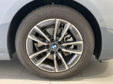 サービスにはドイツ本国と同様に教育と訓練を受け、BMWを知り尽くした「マイスター」が数多く在籍しております。360度による納車前点検整備で、お客様に安心と安全をお届けいたします。