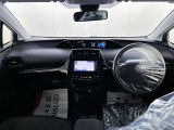 落ち着いたカラーの内装で、ゆったりと運転したい方に。
