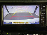 バックモニターで、後方を確認しながら安心して駐車することができます。運転初心者も熟練者も必須の機能ですよ!