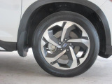 右前 18インチアルミホイール タイヤサイズは、225/55R18です。「*ホイールロックナットは展示用です」