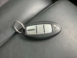 ★キーフリーシステム★リモコンキーを携帯していればキーをポケットなどから出さなくてもドアの施錠・解錠およびエンジン始動が出来ます!