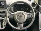 インテリアに合わせたデザインのステアリングは、運転される方のことも考え、運転しやすい形状、大きさです。是非一度、実際に触ってお確かめください。