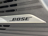 【BOSEサウンドシステム】メーカーオプションの高品位サウンドシステムを搭載。専用のチューニングが施された大小様々なスピーカーから良質なサウンドが奏でられ、臨場感あふれる音響空間を演出します。