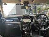 弊社お客様より頂いた下取車やデモカーが在庫の多くを占めています。車の経歴や整備記録が分かり、ご安心してお車をお選び頂ける正規ディーラーならではのラインナップでございます。