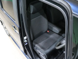 程よい硬さとホールド性が高いシートで長時間運転も快適です。