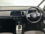 【前方視界】開放的な前方視界!運転がしやすく疲れにくいです♪窓が大きく、見通しがとっても良いおクルマですよ♪