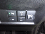 パーキングセンサーや横滑りを防ぐVSA等のスイッチ類は運転席の右側、手の届きやすい位置にあります。