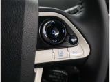 夜間走行でも安心のLEDへッッドライト搭載車です。とても明るく白い光で照らします。この装備も人気のアイテムですね