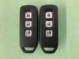 スマートキー付きですからドアロックの開閉およびエンジンスタートが楽々です。電動スライドドアの開け閉めもボタンで操作できます。スペアキーも同じものを用意しております。