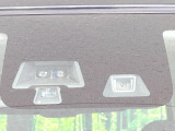 【エマージェンシーブレーキ】走行中に前方の車両等を認識し、衝突しそうな時は警報とブレーキで衝突回避と被害軽減をアシスト。より安全にドライブをお楽しみいただけます。