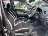少しホールド感のあるシートで、安定した運転姿勢を保つことができます!コンパクトなボディサイズで、取り回しも安心ですよ!