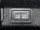 Audi正規ディーラーが高品質をお約束。高度な訓練・教育を受けたAudi専任メカニックが、100項目にもおよぶ精密な点検を実施。すべてクリアしたAudi車だけ、あなたのお手元に届けられるのです