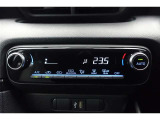 ★エアコンはオートタイプが装着済みです!オートモードにしておけば、車内温度を設定するだけで風の料や吹き出し口の切り替えを機械が行ってくれます!一年中快適な環境を作れますよ♪