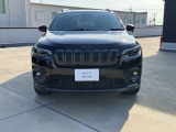 「どこにでも行ける。何でもできる。」Jeepに息づく自由の精神はその素晴らしい性能で、Jeepだから辿り着ける未知なる世界へ誘い心と身体を開放します。