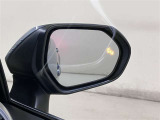 ウインカーミラーにはBSM(ブラインドスポットモニター)を搭載。隣を走る車両が死角に入るとLEDインジケーターを点灯。また、ウィンカーを出すとインジケーターも光って点滅!注意を促してくれます
