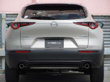 CX-30のエクステリアデザインは、明確なラインを使わず、面の動きのみで表現。アートとしての美しさと生命感を感じさせるデザインを創生しています