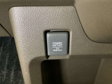 ハンドルの右側にはヘットライトリベライザーとHondaセンシング用のメインスイッチがついています。ヘッドライトリベライザーは道路状況や積荷の加重に応じてライトの高さを調節できます。