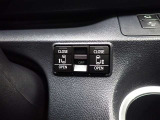 両側電動スライドドアのスイッチ付です。車内からもスイッチひとつで楽にドアの開閉が可能です。電動なので開閉時に力を使う必要がなく、半ドアになることもありません!