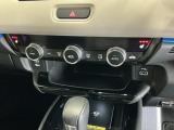 運転席/助手席シートヒーターで寒い日もすぐに温かくなり快適に過ごせます。3段階の温度調整が可能です
