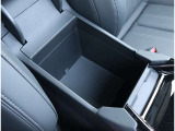 Audi正規ディーラーが高品質をお約束。高度な訓練・教育を受けたAudi専任メカニックが、100項目にもおよぶ精密な点検を実施。すべてクリアしたAudi車だけ、あなたのお手元に届けられるのです