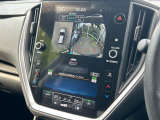 【マルチテレインモニター】車のフロントやサイドのカメラ画像を同時にモニター表示することで、悪路や狭い道を走行時でも周囲の状況確認ができ安心!本格SUVにうれしい装備です♪
