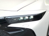 【三眼LEDヘッドライト】スタイリッシュな見た目の三眼LEDヘッドライトを装備♪スタイルだけでなく、夜間の走行も視界良好で安心してお乗りいただけます。