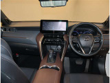 オシャレなインテリアで運転する気分も盛り上がりますよね^^