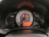 シンプルで使いやすい位置にスイッチがあるマニュアルエアコン搭載車です
