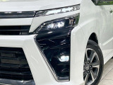 【LEDヘッドライト】悪天候や夜間走行時も良好な視界を確保し安心して運転できる高輝度LEDヘッドライトを装備!点灯速度が早く、消費電力も抑えられています。