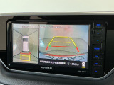 【パノラマモニター】車両周囲を上から見下ろしたような映像を表示。正確なモニタリングが可能になり、駐車時・幅寄せをアシストします!