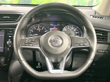 インテリアに合わせたデザインのステアリングは、運転される方のことも考え、運転しやすい形状、大きさです。是非一度、実際に触ってお確かめください。