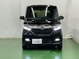 LEDヘッドライトを装備しています。LEDヘッドライトはとても明るく、雨の日や夜間走行も安全・安心です。オートライトコントロール付きで周囲の明るさに応じて自動で点灯・消灯します