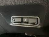 ハンドルの左下にETCがついています。高速道路の料金所の通過も楽々です。カードの取り出しもしやすい場所についています。
