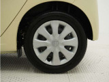 ◆純正ホイール装着車◆シンプルなデザインのホイールキャップ付きです。