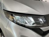 【LEDヘッドライト】現代の主流のライト。明るい光が瞬時に立ち上がり、必要な場所を均一に照らします。寿命も長く省エネで、スタイリッシュなデザインです♪