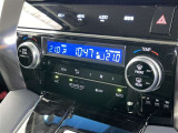 左右独立温度コントロールフルオートエアコンです。運転席、助手席それぞれで独立して温度設定ができます。冷え性の方が乗っても安心ですね♪