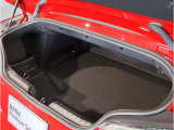 【トランクルーム】十分な容量を確保したトランクルーム。環境へ配慮したスペアタイヤ非搭載のBMW。その分、トランクスペースを有効活用できる様にしてあります。